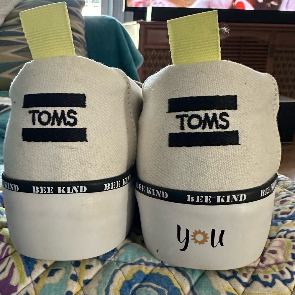 Last day to buy!  Final price. Toms Platform tenny. size 7.5. Bee Kind. canvas.